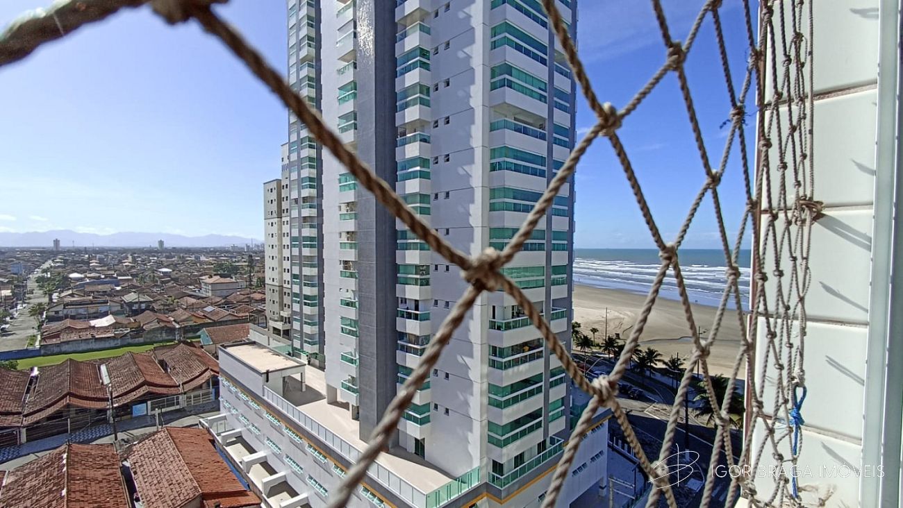 BELÍSSIMO APARTAMENTO, À 40M DO MAR E LAZER COMPLETO