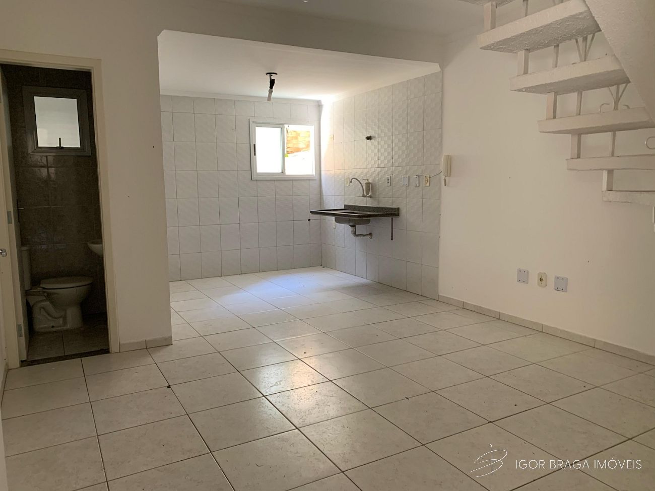 BELÍSSIMO SOBRADO, AMPLO E VISTA LIVRE