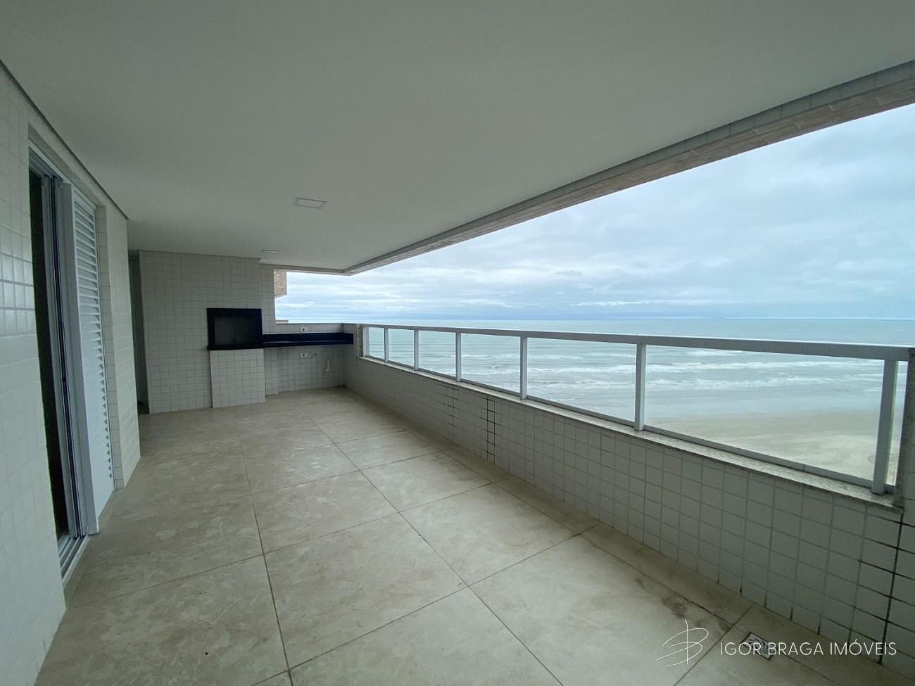 BELÍSSIMO APARTAMENTO, AMPLO, FINO ACABAMENTO E LAZER COMPLETO