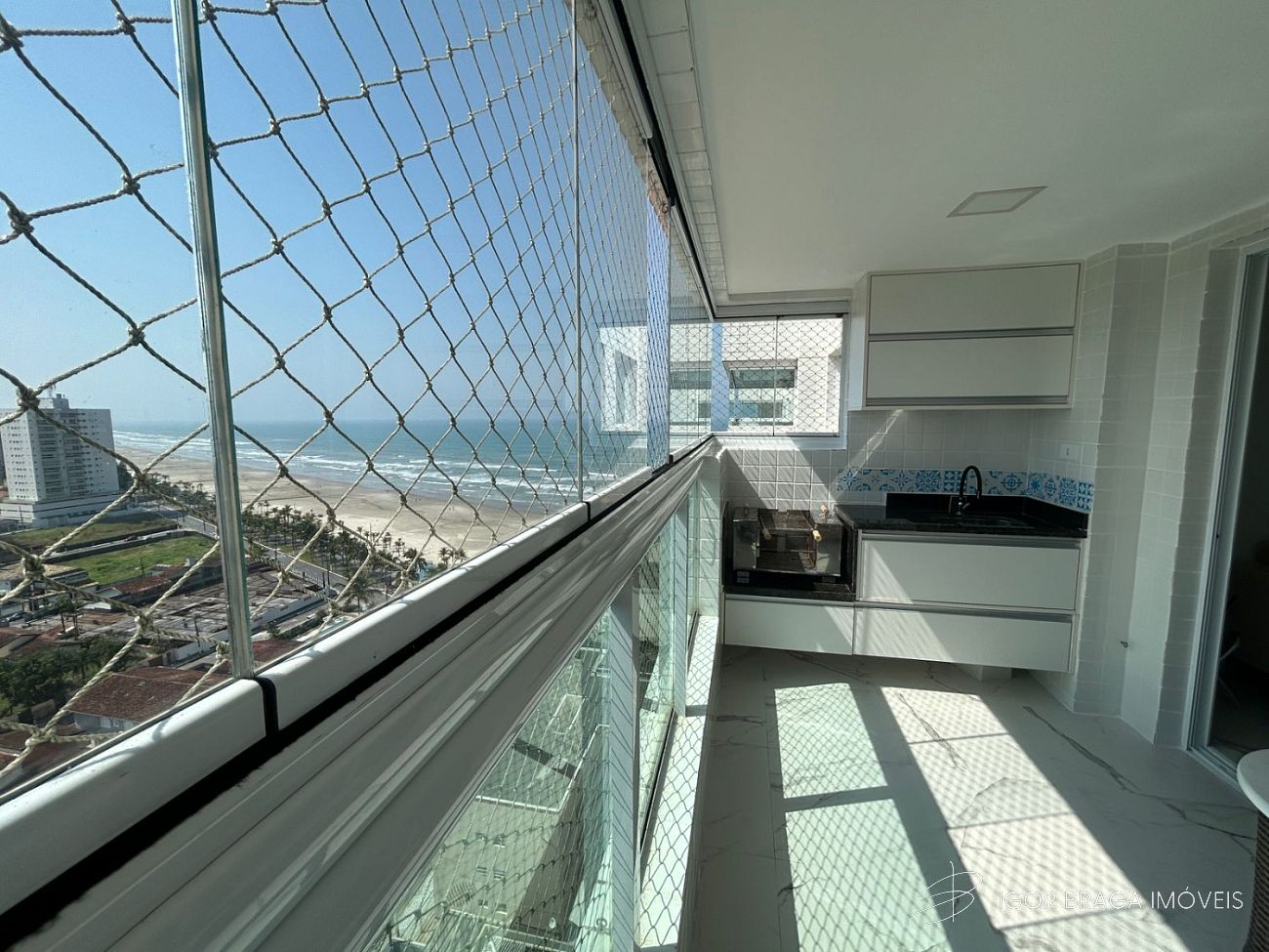 BELÍSSIMO APARTAMENTO, FINO ACABAMENTO E LAZER COMPLETO