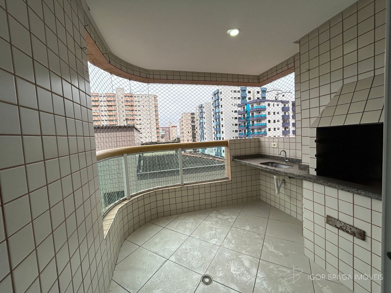 BELÍSSIMO APARTAMENTO, AMPLO E LAZER COMPLETO