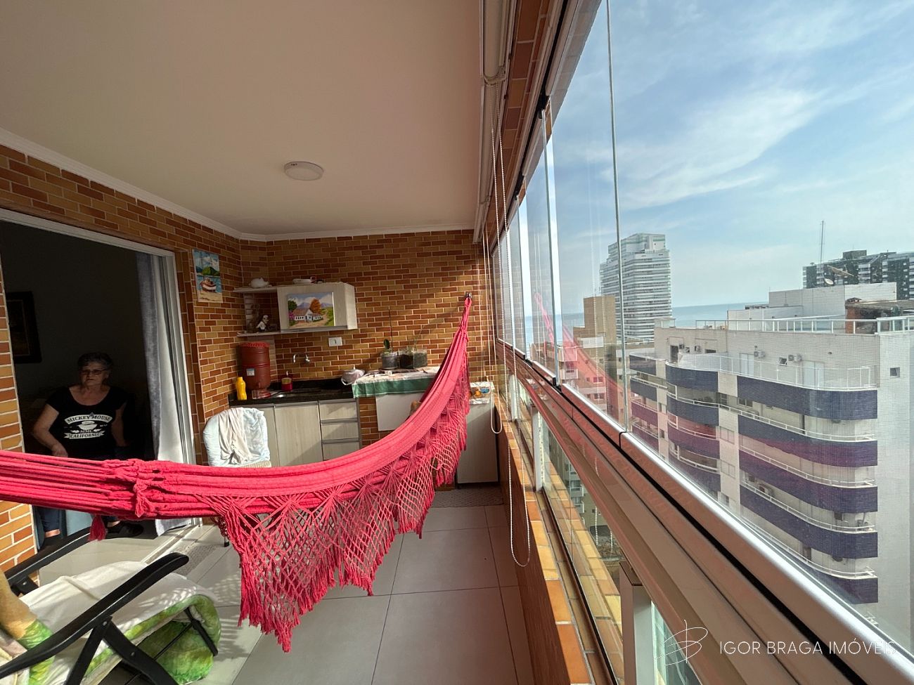 APARTAMENTO AMPLO, FINO ACABAMENTO E ÀREA DE LAZER