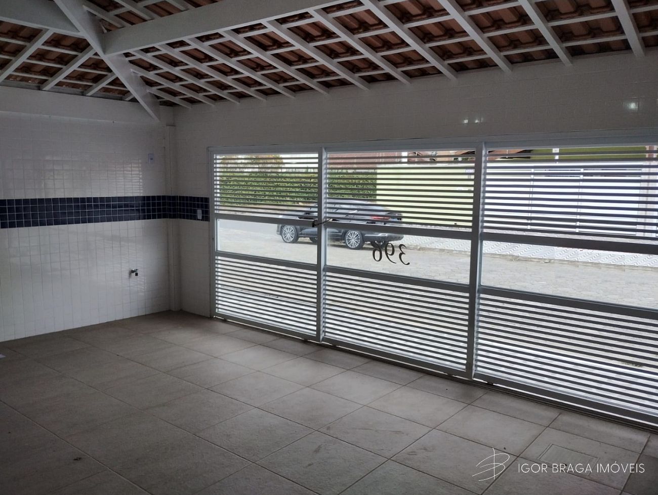 BELÍSSIMA CASA GEMINADA, FINO ACABAMENTO E À 200M DO MAR