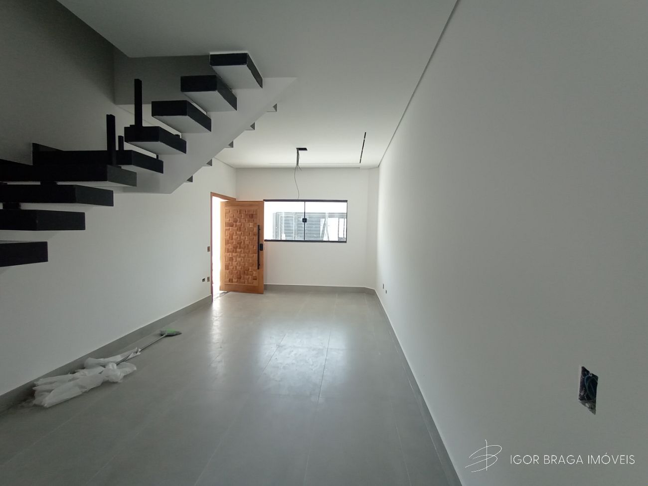 EXCELENTE SOBRADO, AMPLO E ÀREA DE LAZER