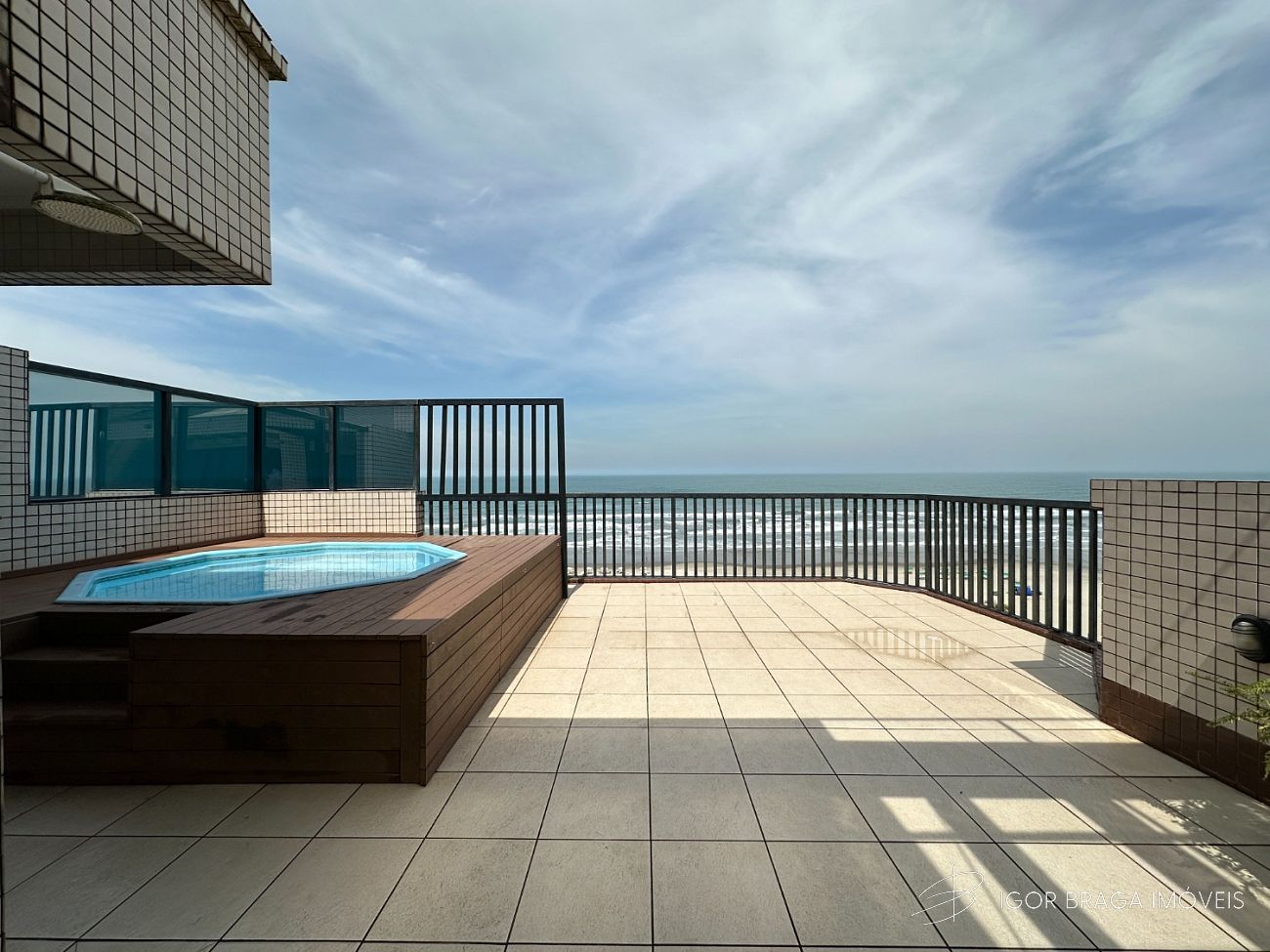 BELÍSSIMA COBERTURA, AMPLA E ÀREA DE LAZER