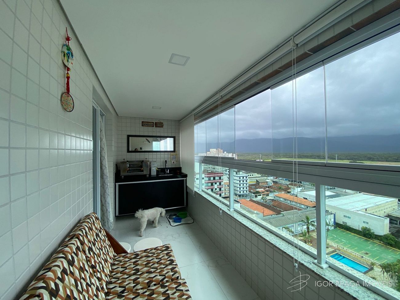 BELÍSSIMO APARTAMENTO, À 550M DO MAR E LAZER COMPLETO