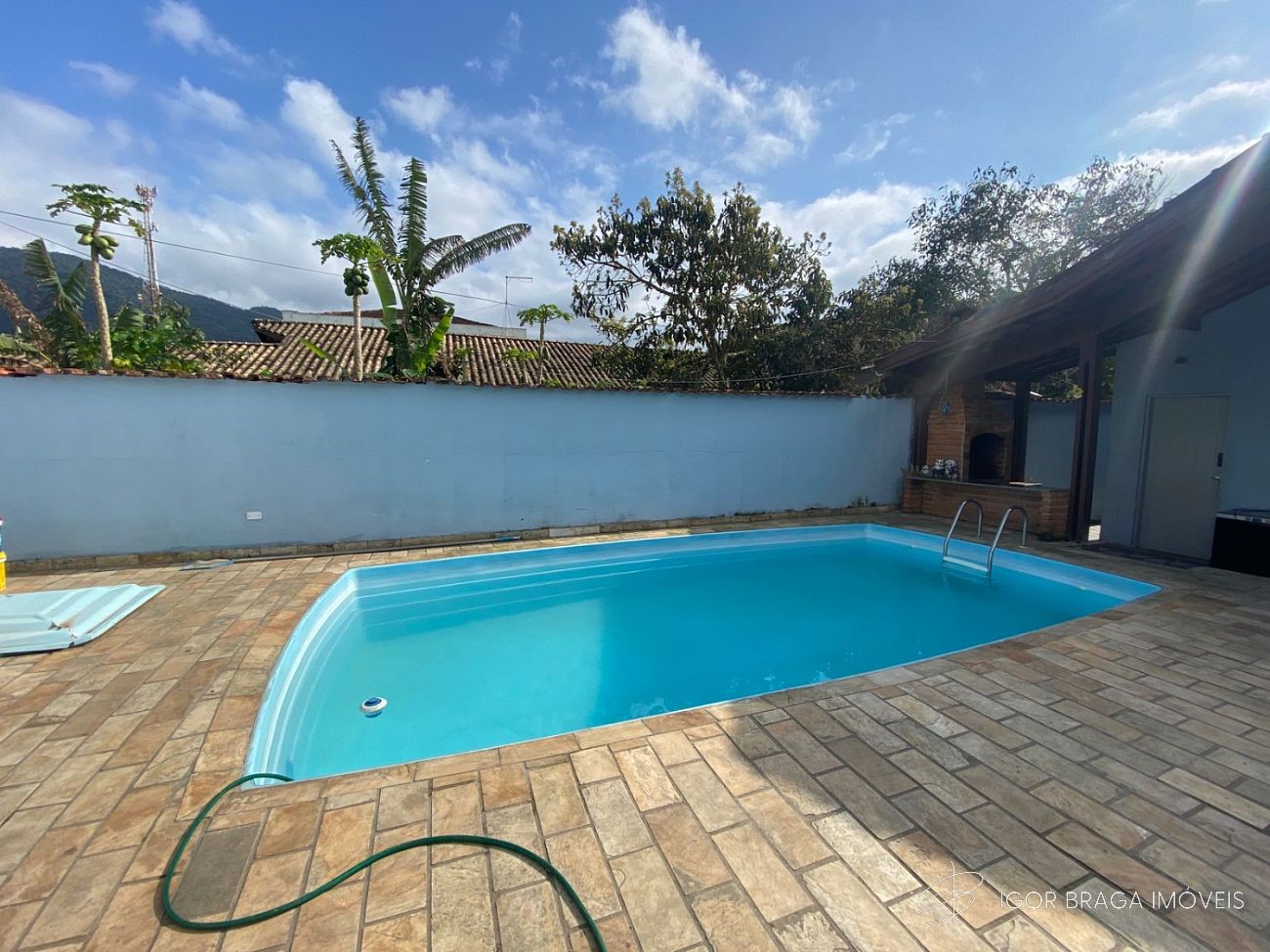 BELÍSSIMA CASA, AMPLA E ÀREA DE LAZER