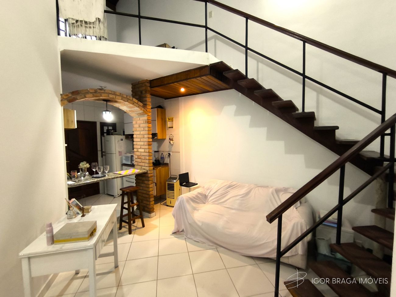 BELO SOBRADO, AMPLA E ÁREA GOURMET