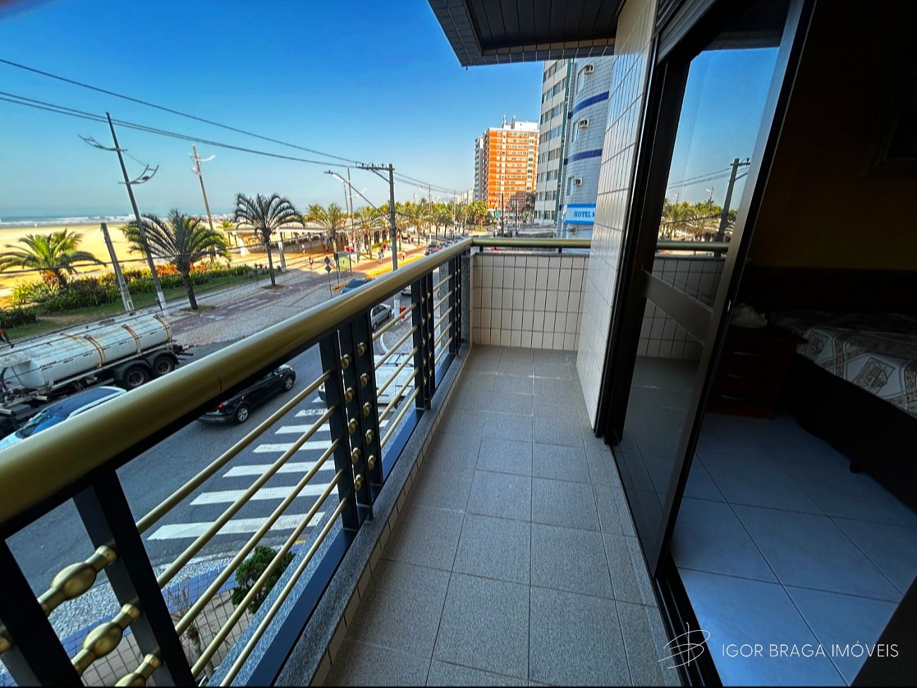 EXCELENTE APARTAMENTO, AMPLO E ÀREA DE LAZER