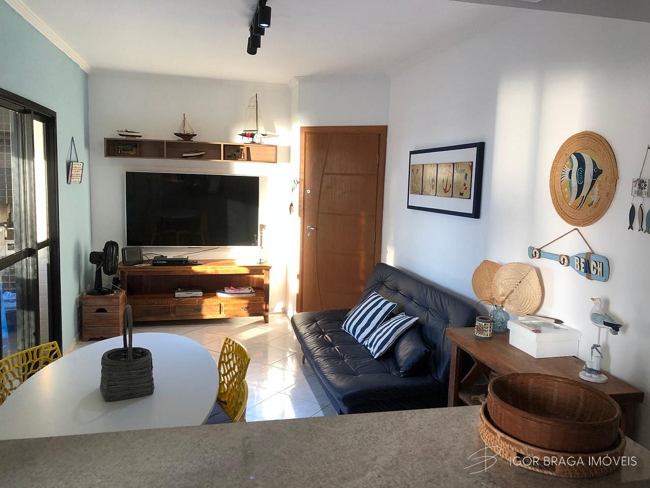 BELÍSSIMO APARTAMENTO, AMPLO E ÀREA DE LAZER