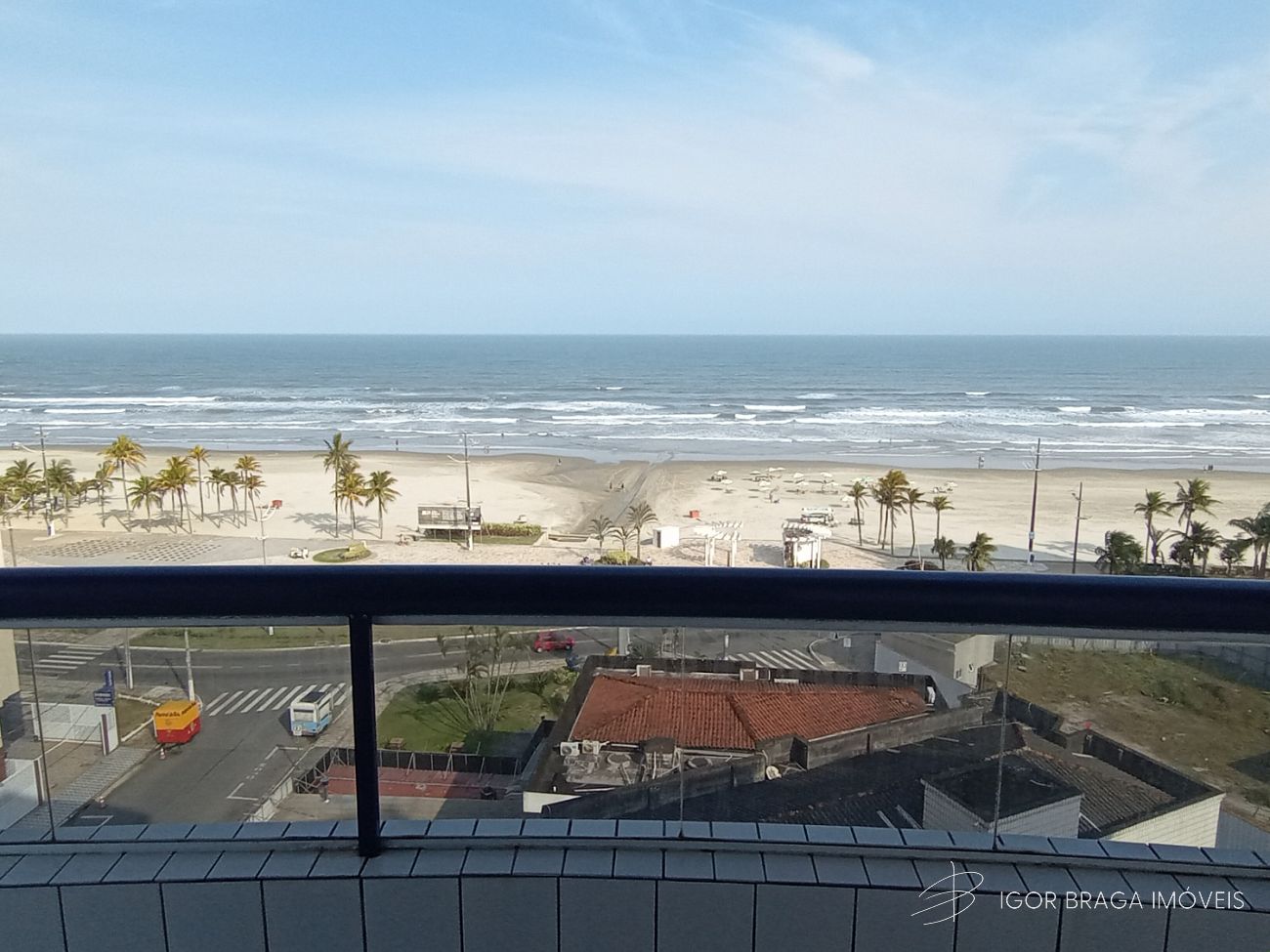 BELÍSSIMO APARTAMENTO, AMPLO E ÀREA DE LAZER