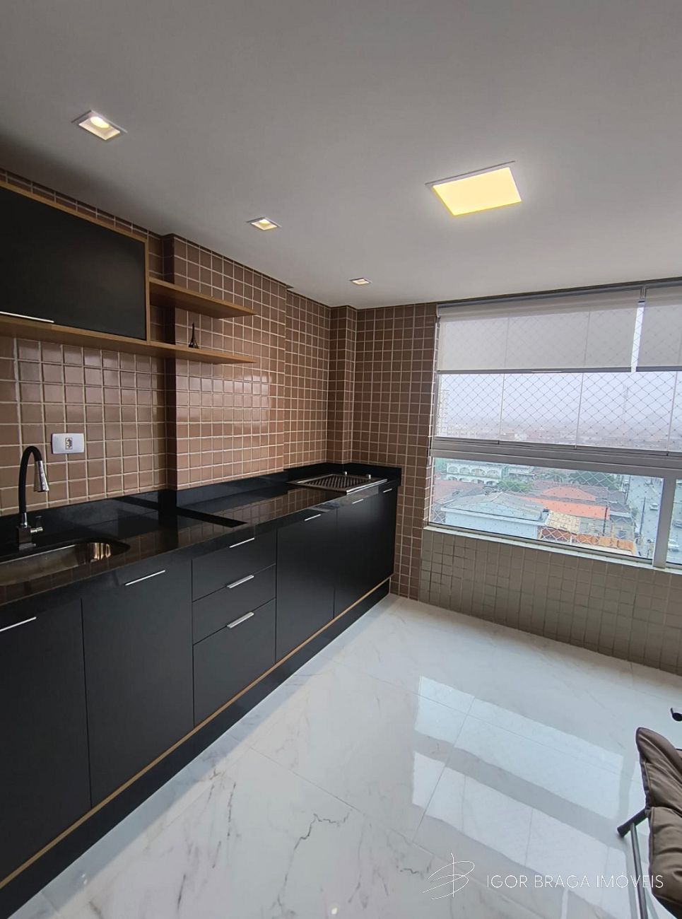 EXCELENTE APARTAMENTO, AMPLO E FINO ACABAMENTO