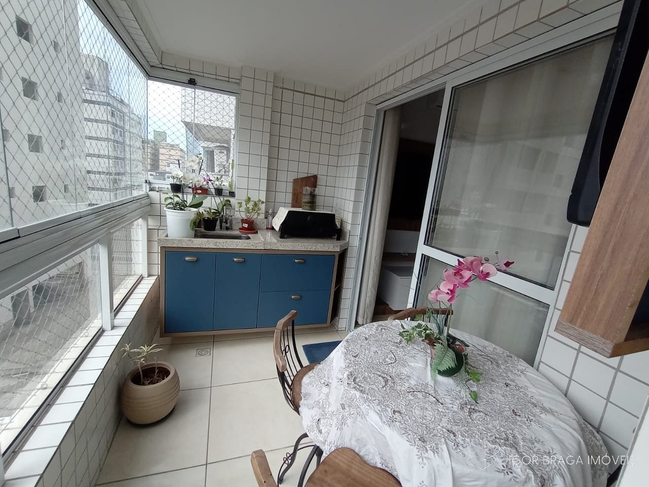 BELISSÍMO APARTAMENTO, AMPLO E À 250M DO MAR