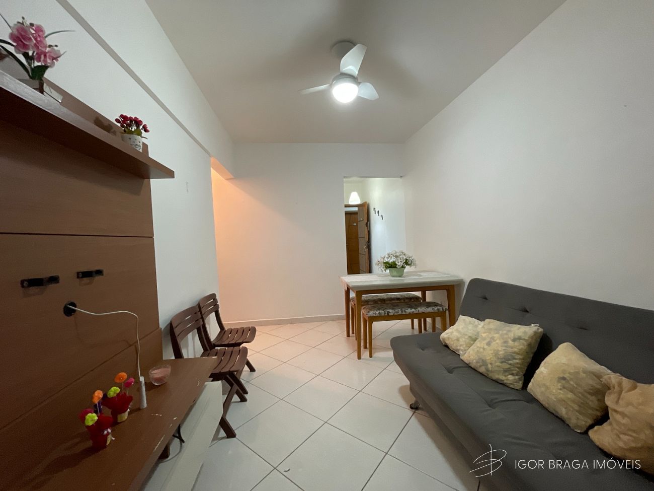 BELÍSSIMO APARATAMENTO, AMPLO E À 40M DO MAR