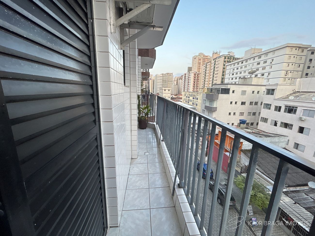 BELIÍSSIMO APARTAMENTO, À 120M DO MAR E  LAZER COMPLETO