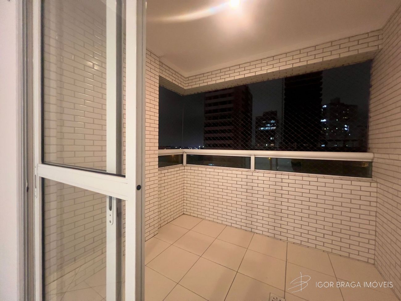 BELÍSSIMO APARTAMENTO, À 750M DO MAR E LAZER COMPLETO