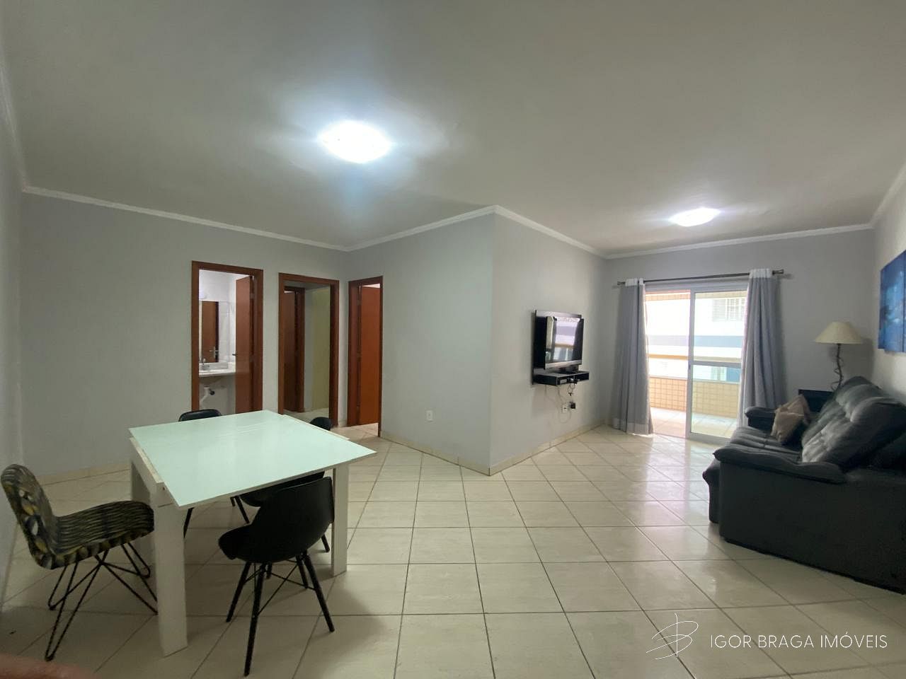 BELÍSSIMO APARTAMENTO, À 190M DO MAR E LAZER COMPLETO