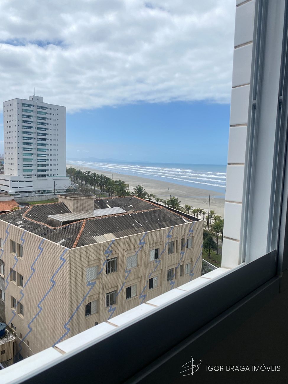 BELÍSSIMO APARTAMENTO, AMPLO E LAZER COMPLETO