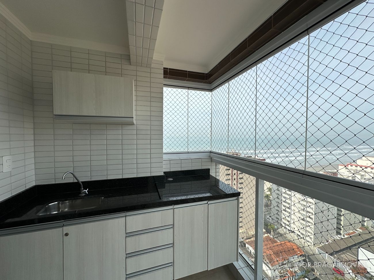 EXCELENTE APARTAMENTO, À 150M DO MAR E LAZER COMPLETO