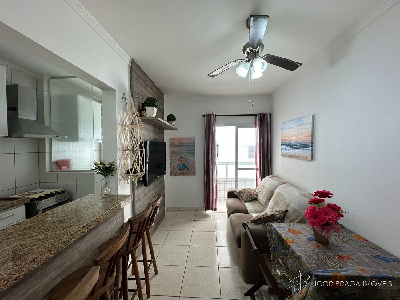 BELÍSSIMO APARTAMENTO, À 50M DO MAR E LAZER COMPLETO