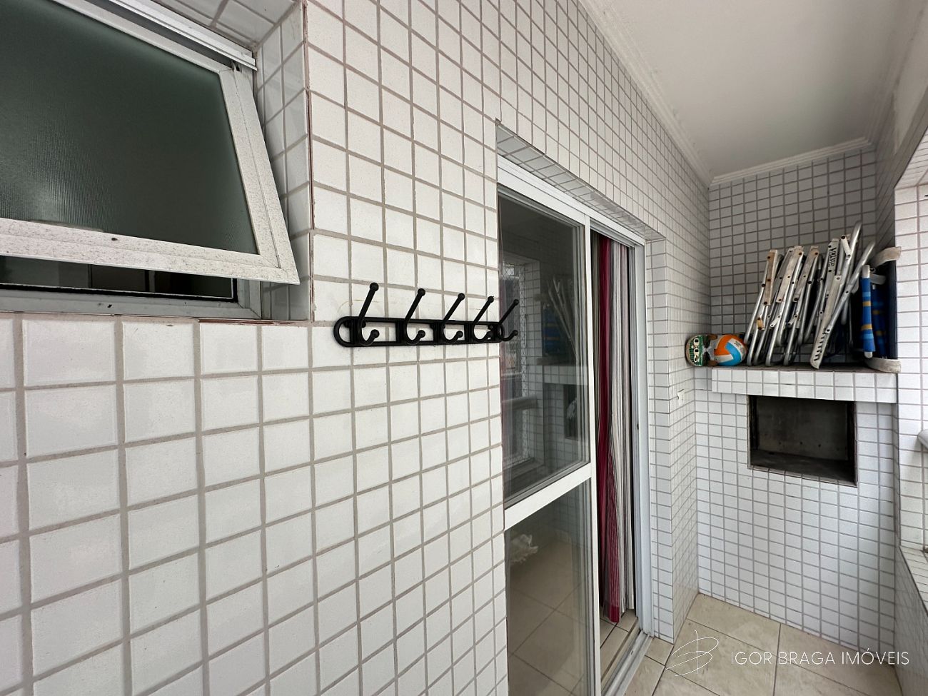 BELÍSSIMO APARTAMENTO, À 50M DO MAR E LAZER COMPLETO