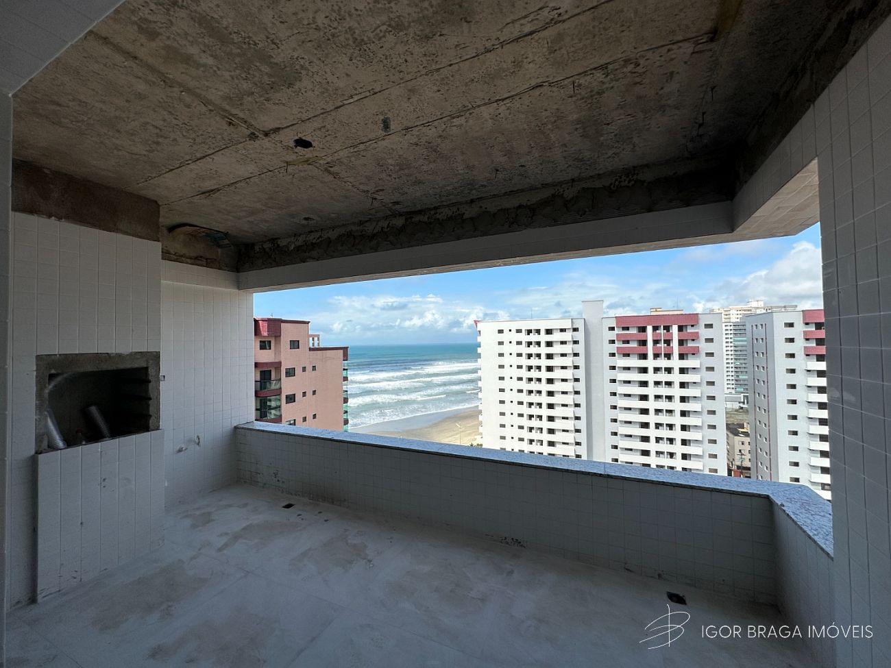 EXCELENTE APARTAMENTO, AMPLO E LAZER COMPLETO