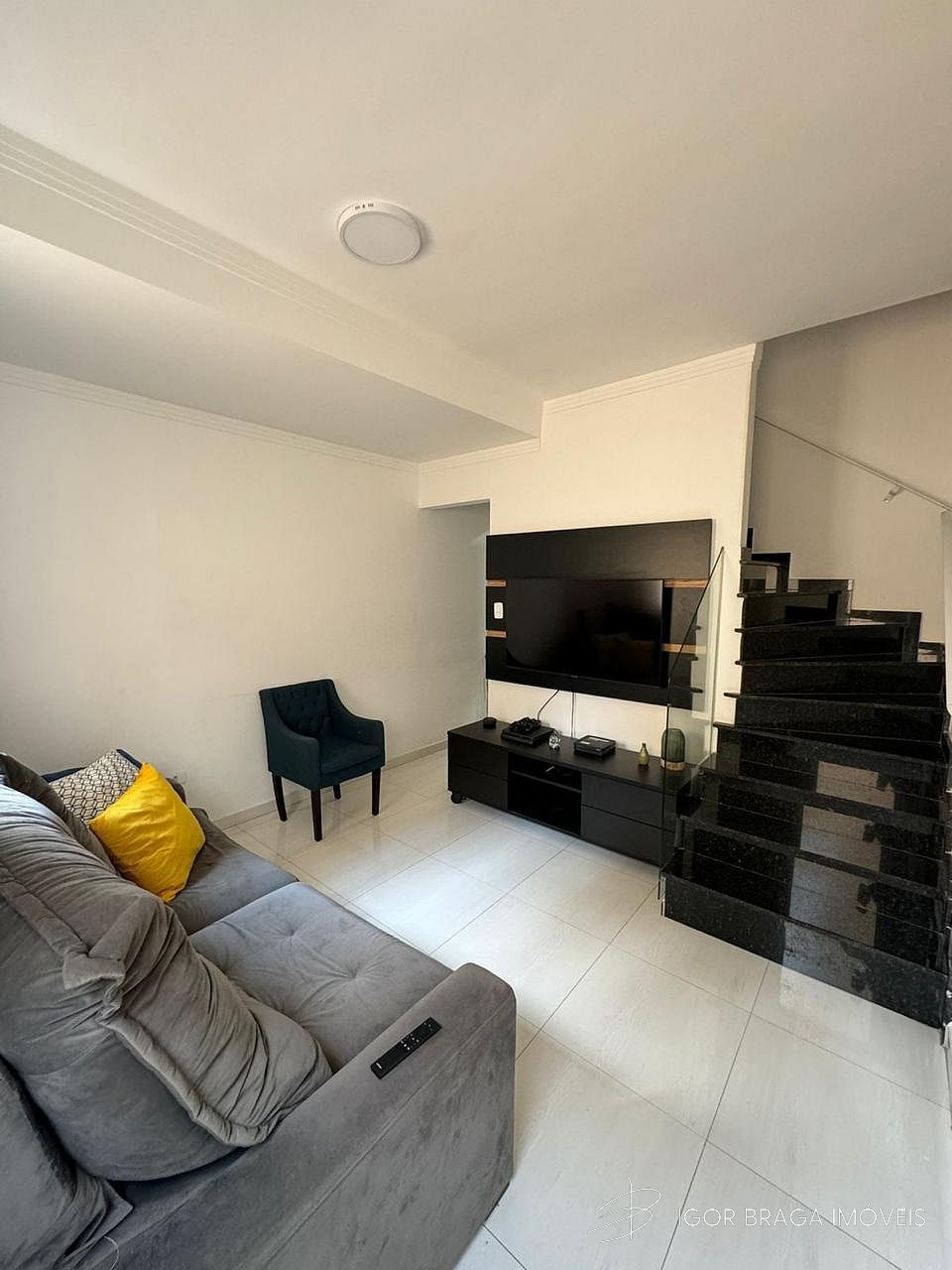 BELÍSSIMO SOBRADO, FINO ACABAMENTO E À 1KM DO MAR