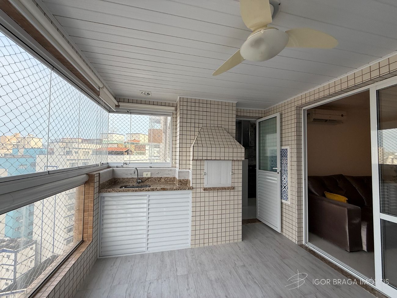 BELÍSSIMO APARTAMENTO, À 300M DO MAR E LAZER COMPLETO