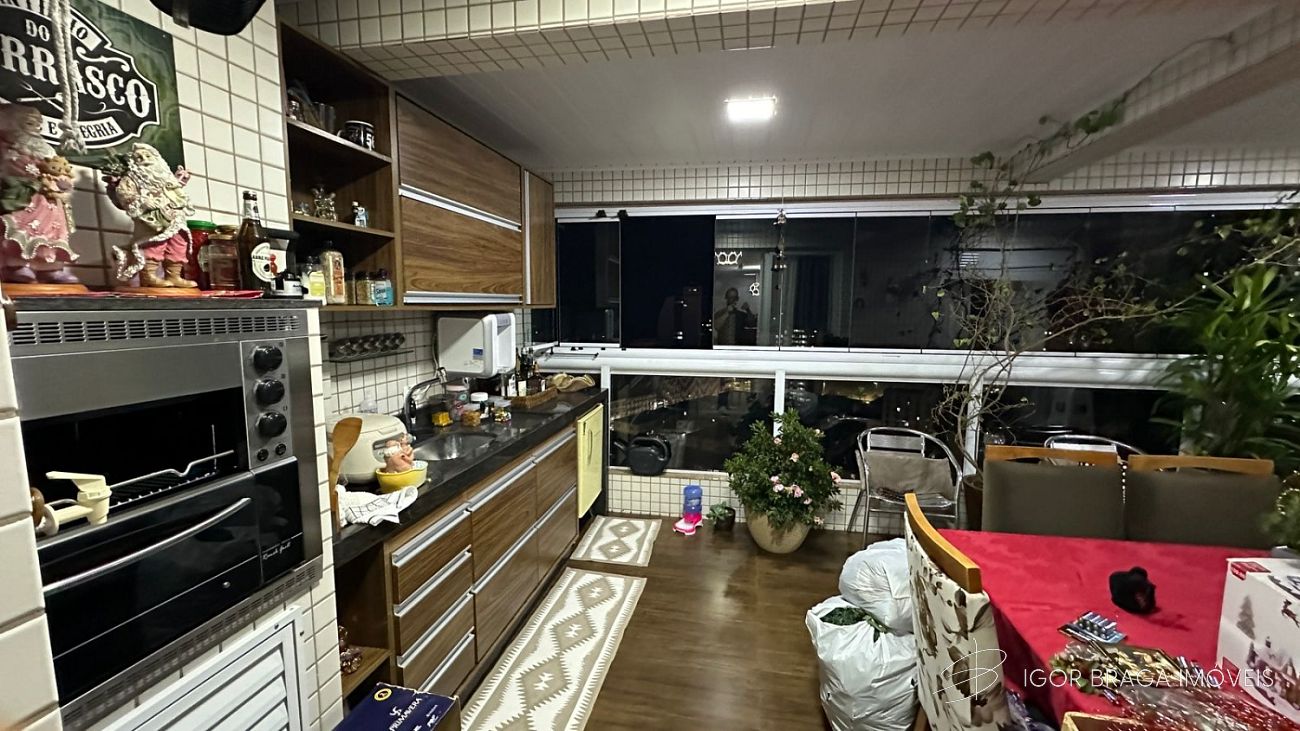 BELÍSSIMO APARTAMENTO, À 300M DO MAR E LAZER COMPLETO