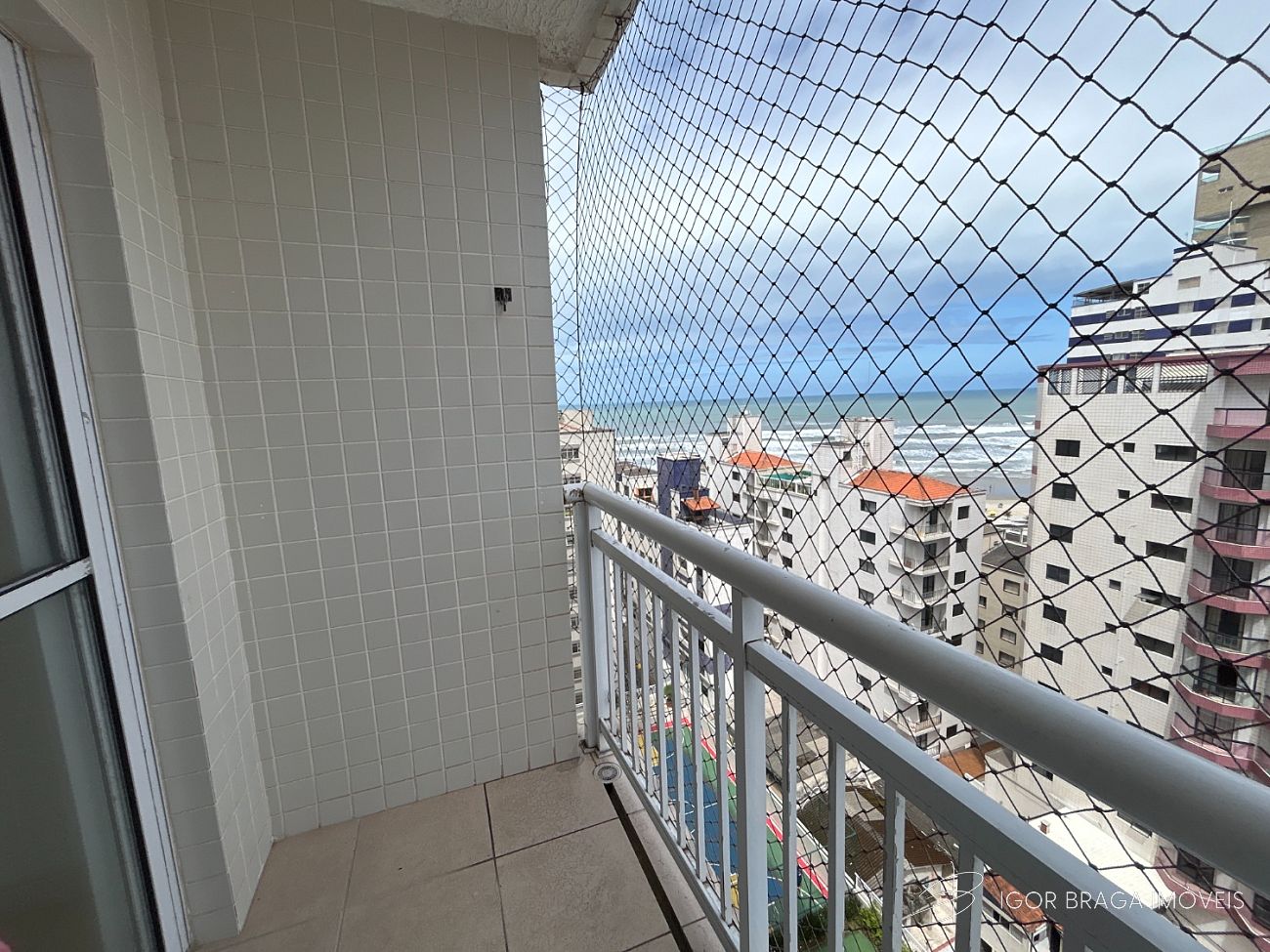 INCRÍVEL APARTAMENTO, À 50M DO MAR