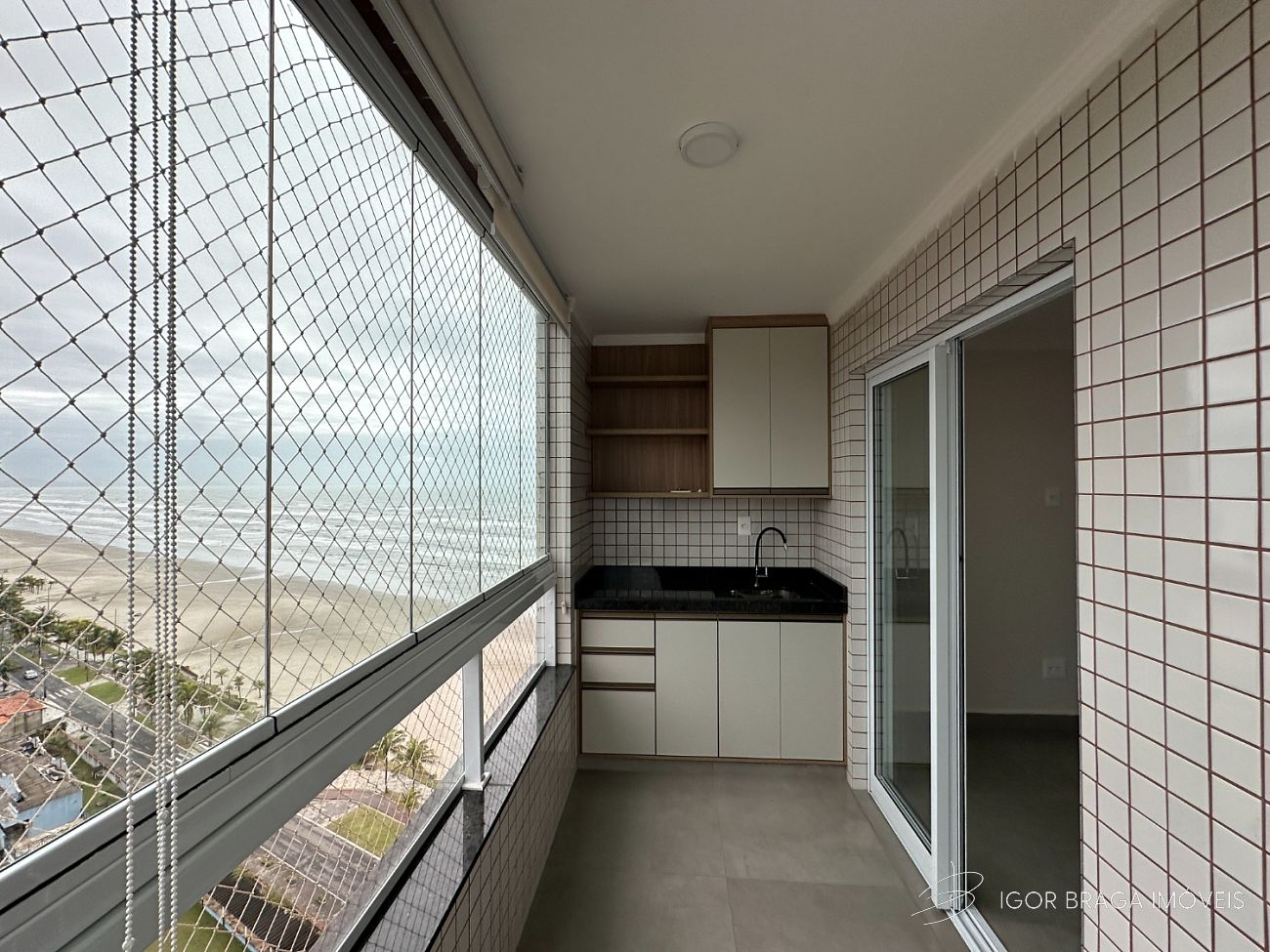 BELÍSSIMO APARTAMENTO, AMPLO E LAZER COMPLETO