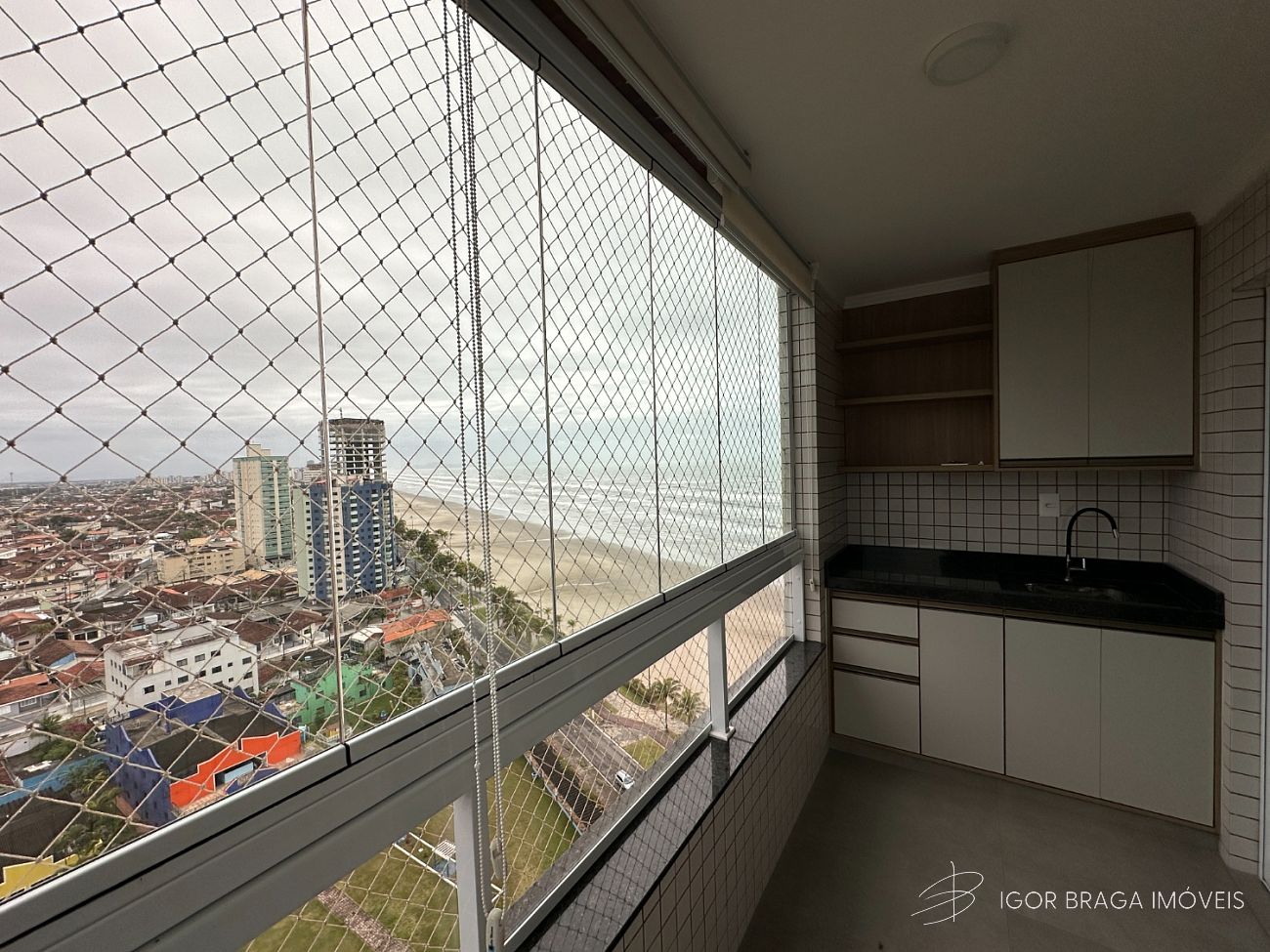 BELÍSSIMO APARTAMENTO, AMPLO E LAZER COMPLETO