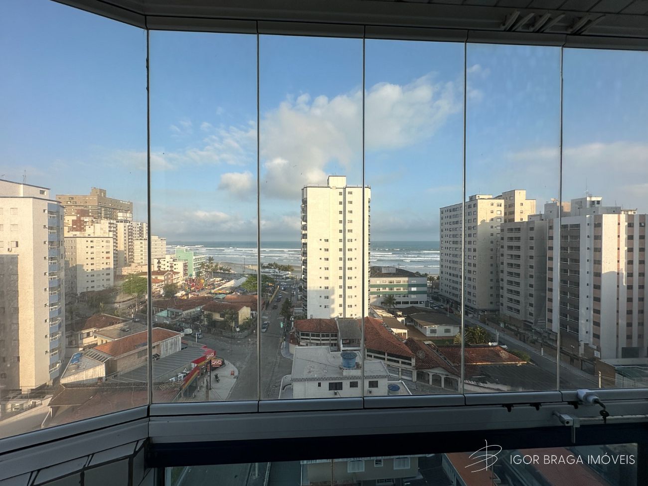 BELÍSSIMO APARTAMENTO, Á 160M DO MAR E LAZER COMPLETO