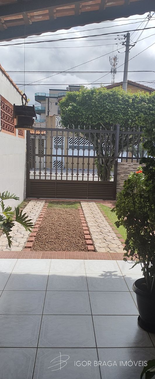 EXCELENTE CASA GEMINADA, AMPLA E Á 500M DO MAR