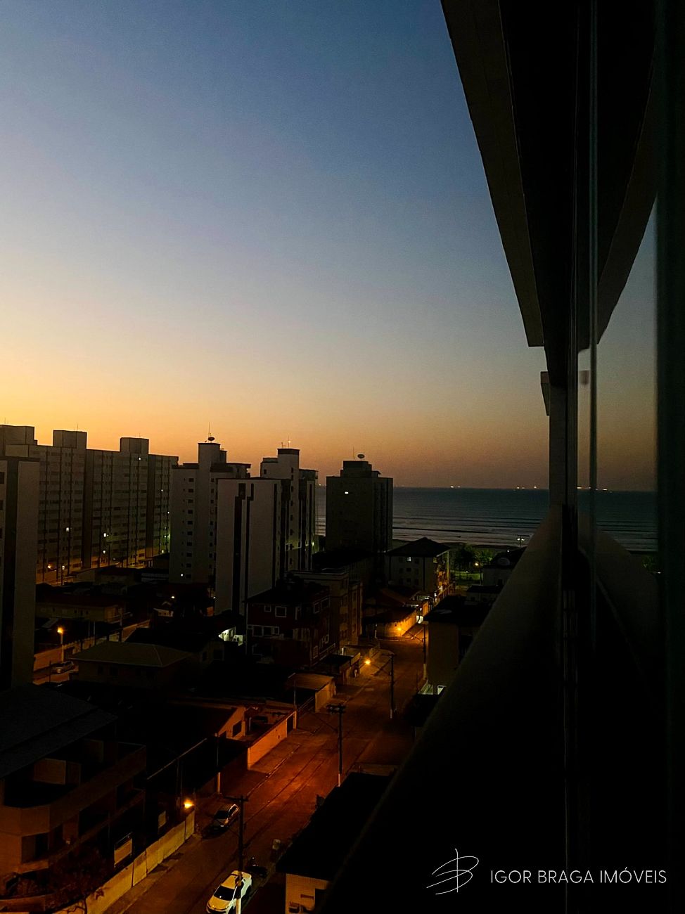 BELÍSSIMO APARTAMENTO, À 250M DO MAR E LAZER COMPLETO