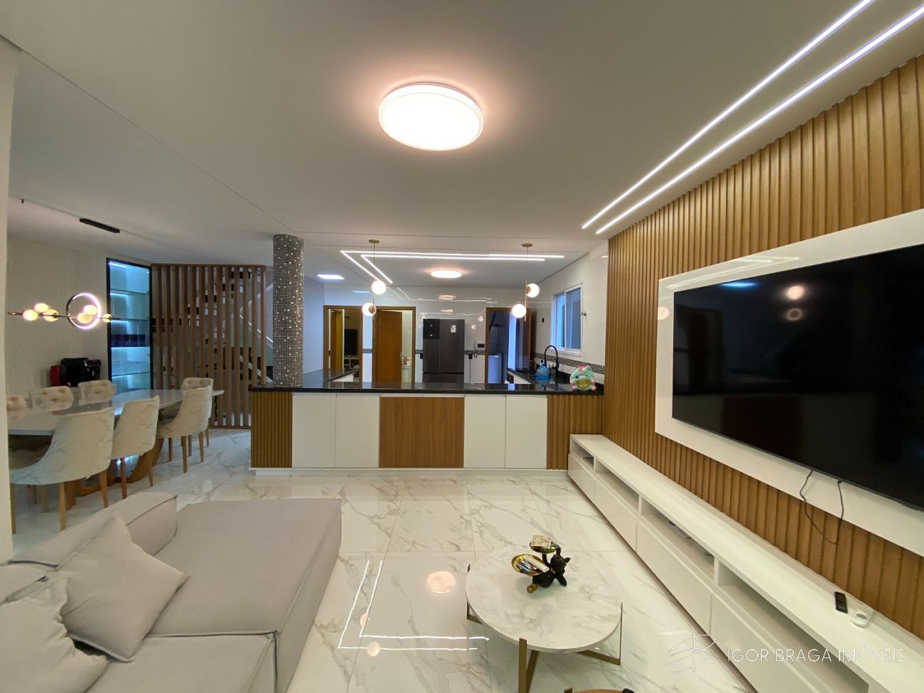 BELÍSSIMA CASA A 150M DO MAR, COM ÁREA GOURMET