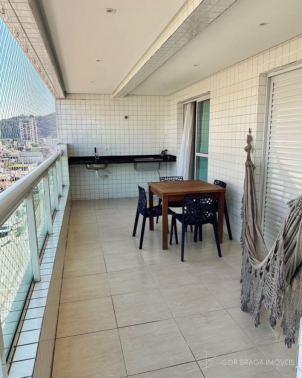 EXCELENTE APARTAMENTO A 700M DO MAR.