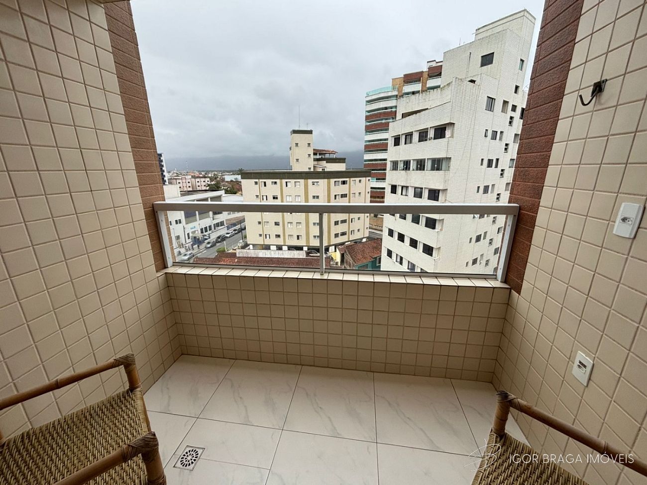 EXCELENTE APARTAMENTO A 300M DO MAR.
