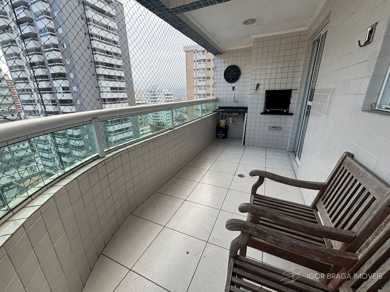 EXCELENTE APARTAMENTO A 650M DO MAR COM LAZER COMPLETO