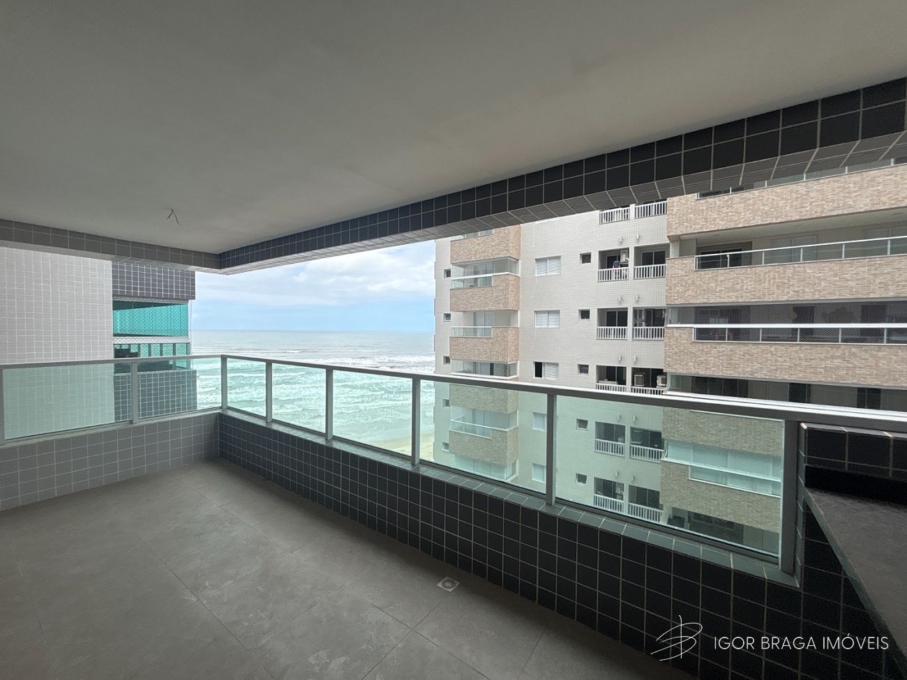 EXCELENTE APARTAMENTO A 60M DO MAR COM LAZER COMPLETO