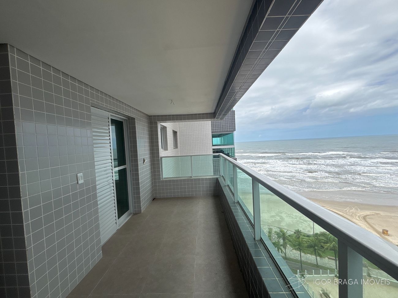 EXCELENTE APARTAMENTO A 60M DO MAR COM LAZER COMPLETO