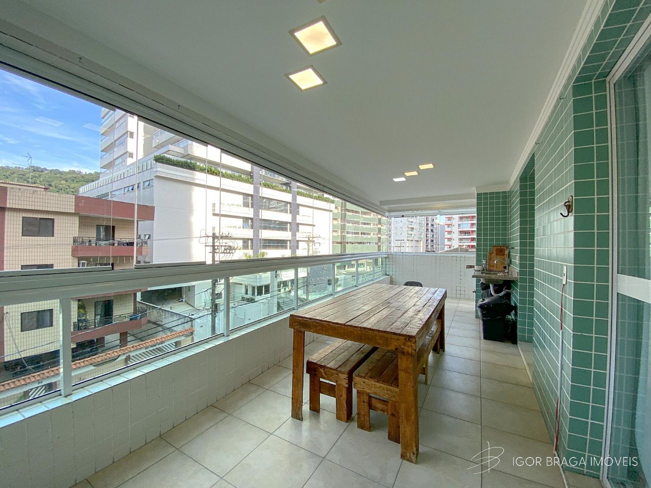 EXCELENTE APARTAMENTO A 200M DO MAR E LAZER COMPLETO