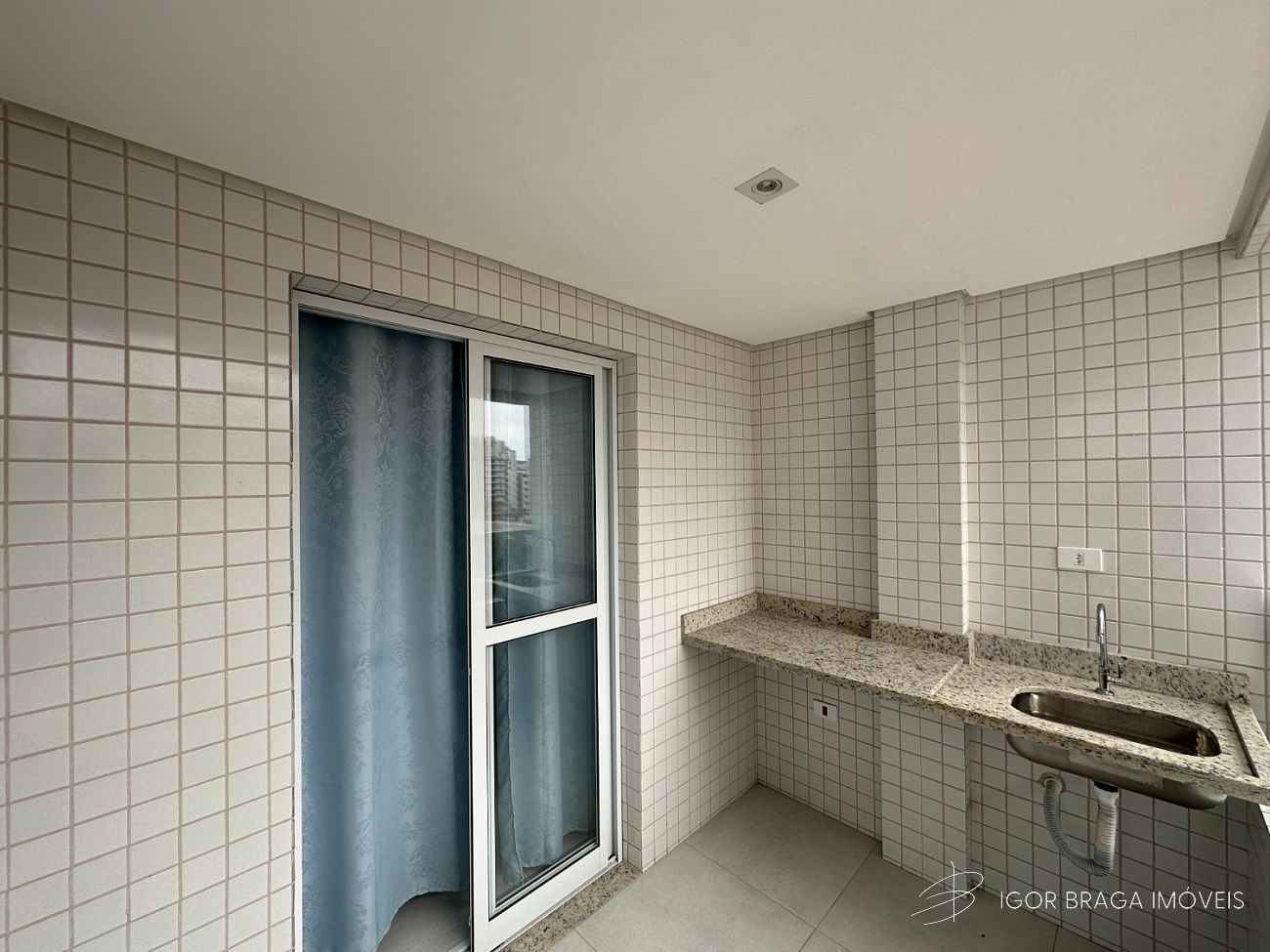 EXCELENTE APARTAMENTO A 310M DO MAR