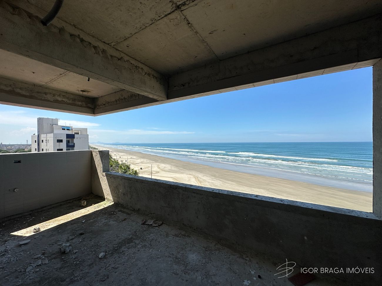 BELISSÍMO APARTAMENTO, À 10M DO MAR E LAZER COMPLETO