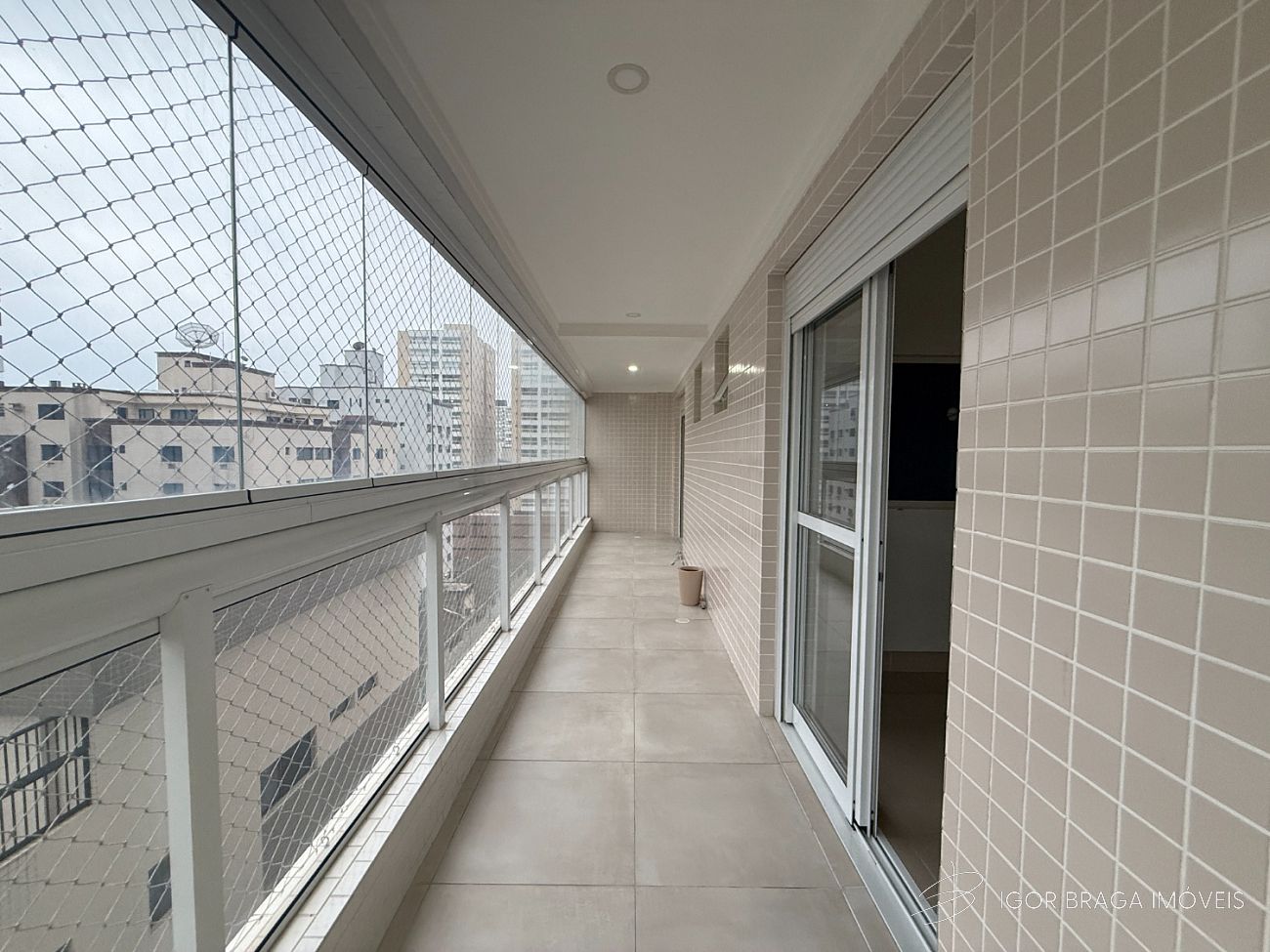 EXCELENTE APARTAMENTO 100M DO MAR, FINO ACABAMENTO E COM LAZER COMPLETO