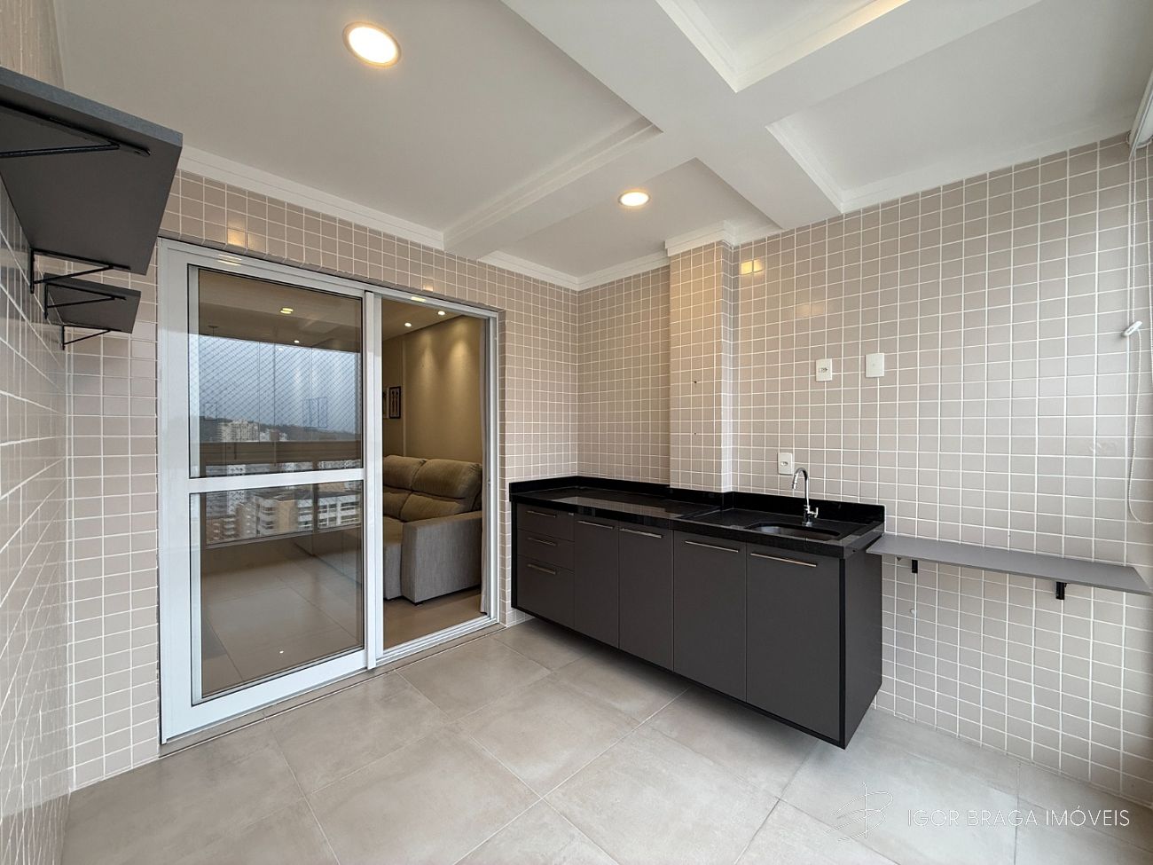 EXCELENTE APARTAMENTO 100M DO MAR, FINO ACABAMENTO E COM LAZER COMPLETO