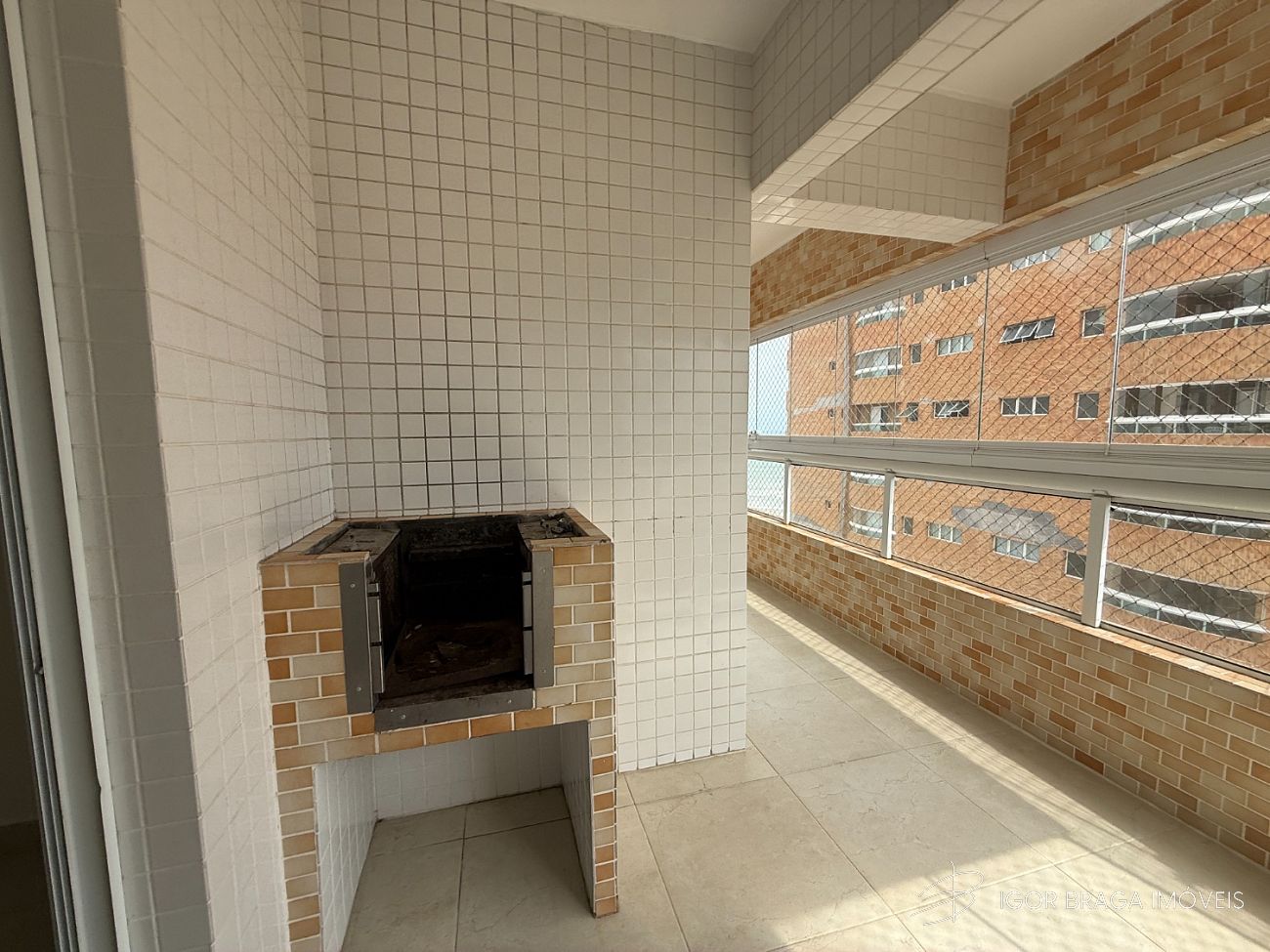 BELISSÍMO APARTAMENTO COM A 170M DO MAR E COM LAZER COMPLETO