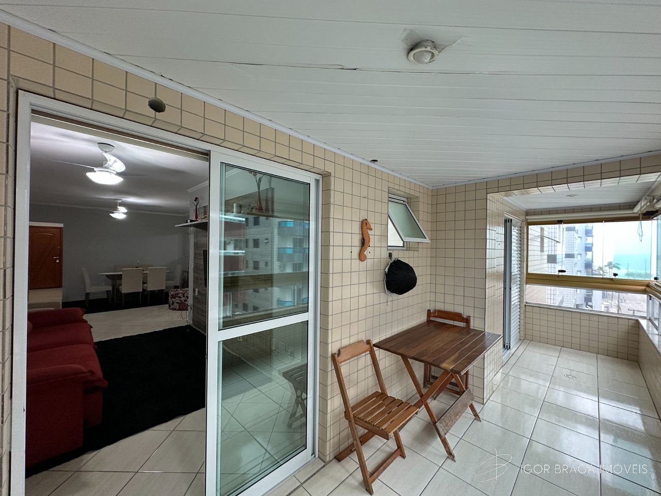 EXCELENTE APARTAMENTO A 240M DO MAR E COM LAZER COMPLETO