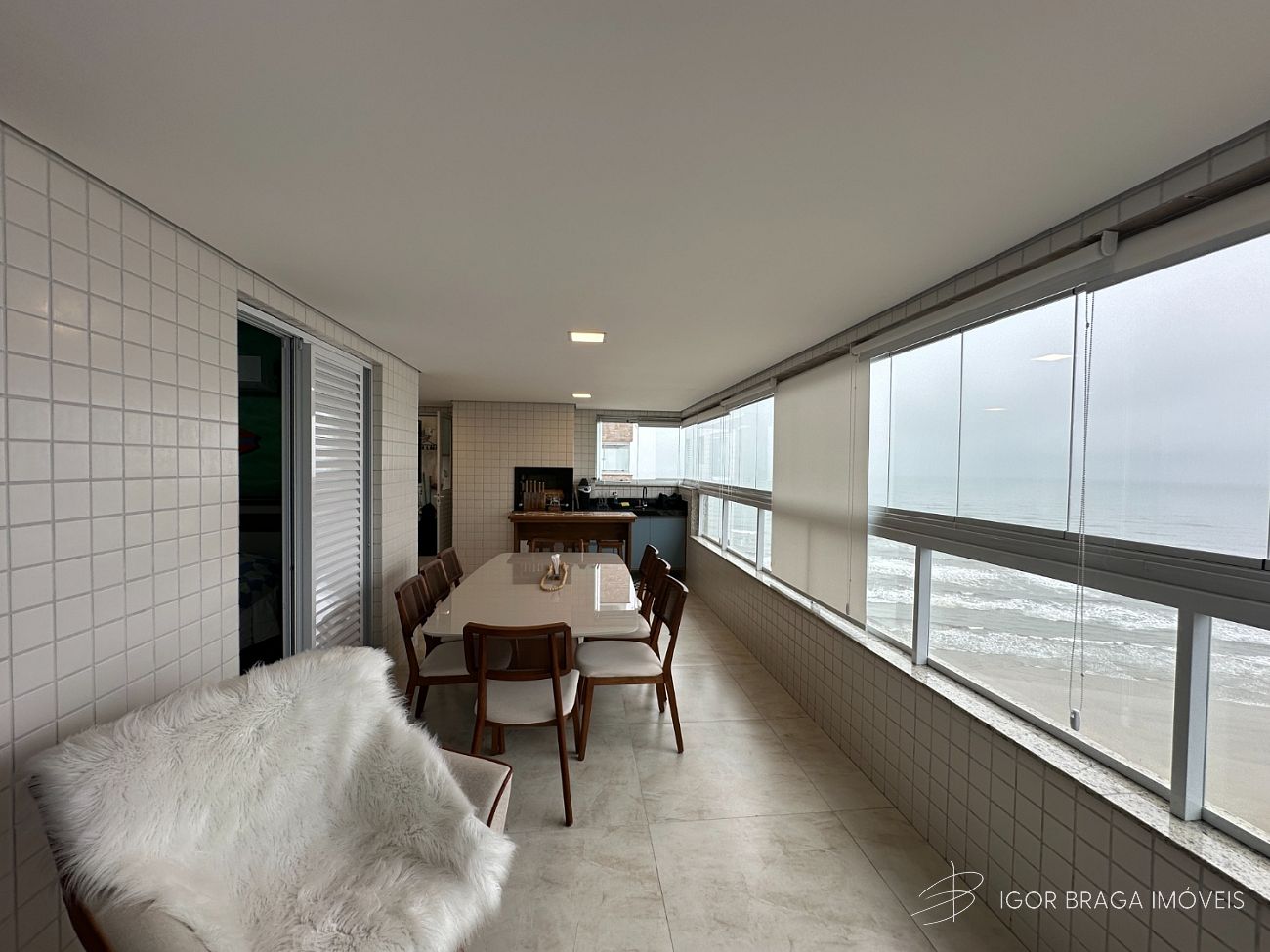 EXCELENTE APARTAMENTO COM VISTA MAR E COM LAZER COMPLETO