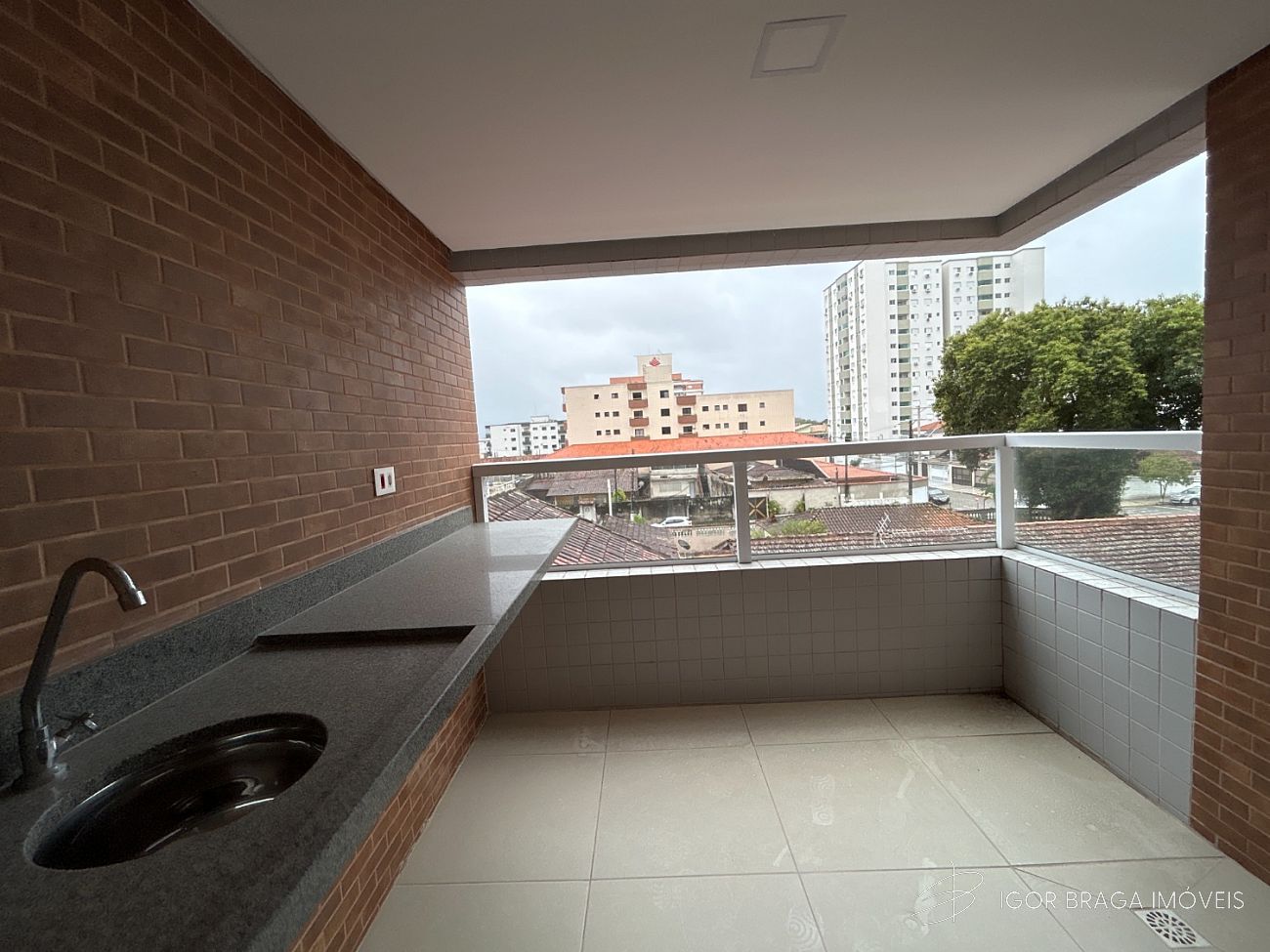 BELÍSSIMO APARTAMENTO, À 500M DO MAR E LAZER COMPLETO